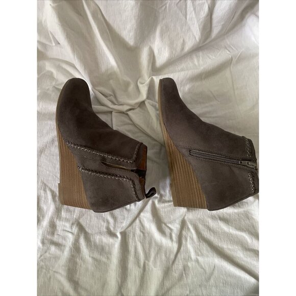 Brown Suede Ankle Booties With Side Zipper & Stacked Heel By AVA & VIV Size 8W - Picture 7 of 9